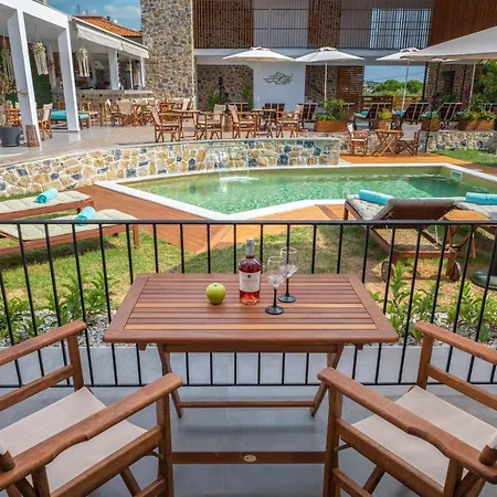 Dandelion Aparthotel 4*