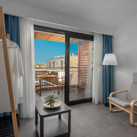 Dandelion Aparthotel 4*