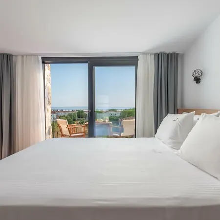 Dandelion Aparthotel 4*